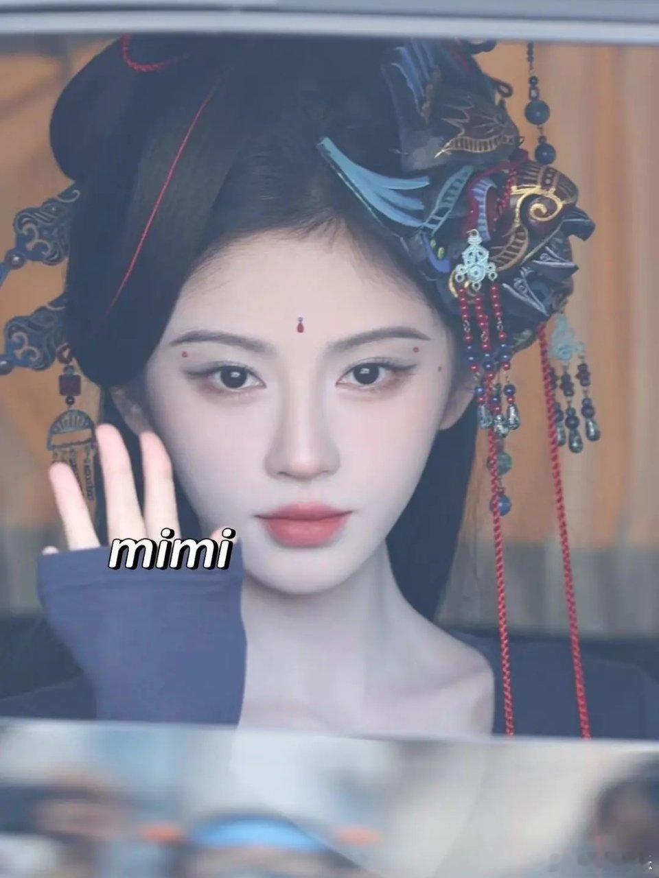 鞠婧祎的造型为什么假面感这么重 