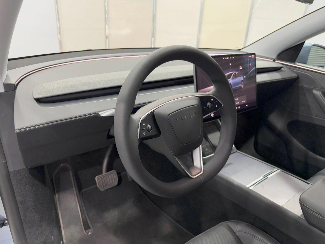 实拍新Model Y，先发一个内饰大亮点，转向灯拨杆终于回归！！据说焕新Mode