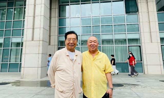 87岁李双江住院疗养，半生风光全耗在儿子身上
 
说起李双江，老一辈没人不熟悉他