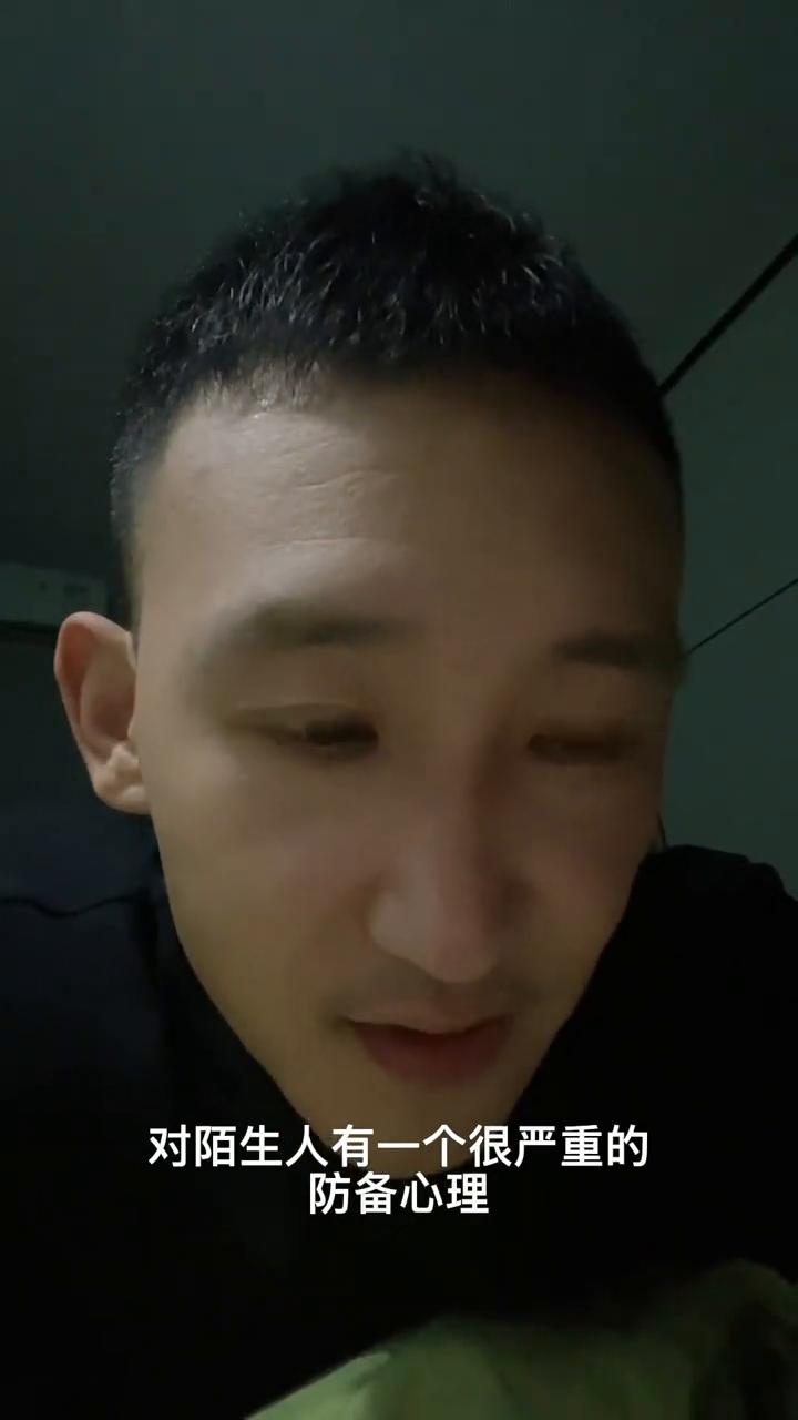 人的能量只有两种来源，一种是靠掠夺压榨别人获取来的，一种是靠跟正能量的人建立连接