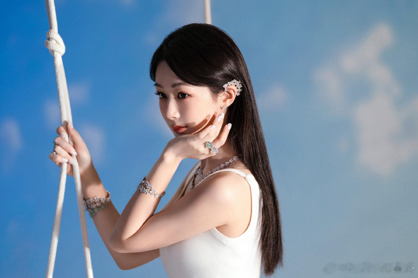 生命树 yz杨紫白菊yz杨紫生命树你是我笔尖下的诗行，字里行间，写满了对你的思念
