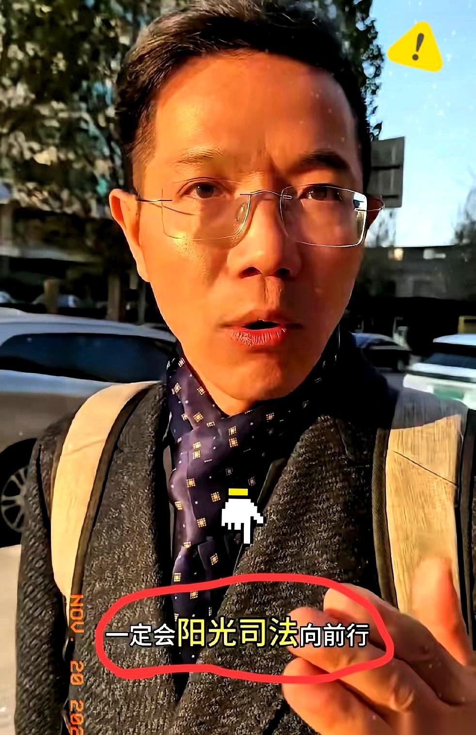 他被打断了三根肋骨。
律师，李圣，下班路上被人堵了。
花3万块雇的凶手，就想让他