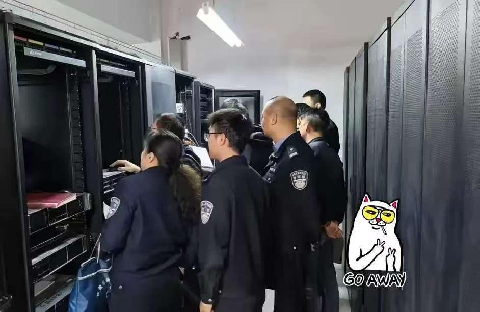 兰州某高校这次栽了。网警在日常检查中，发现该校服务器日志有异常，顺藤摸瓜一查，好