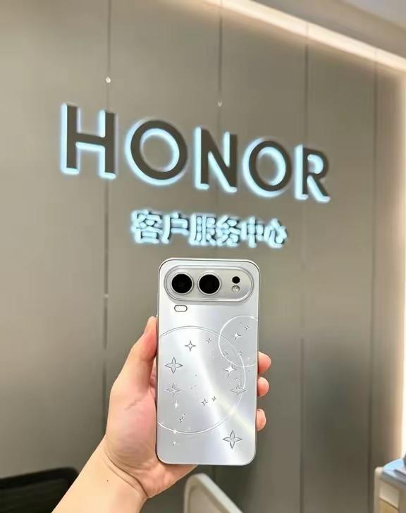 荣耀600真机已拿到了！有什么想问的尽管问！

外观与海外版完全不一样！这点已经
