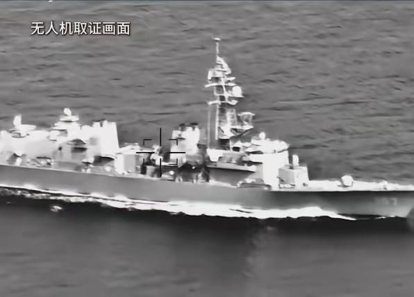 解放军无人机锁定日舰，十字瞄准线清晰可见，只差一步就能开火击沉！

大家快来看，