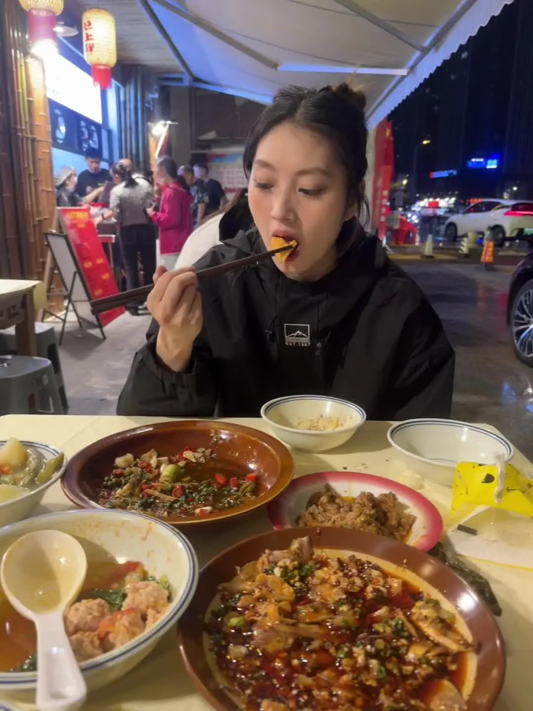 为啥一定要有美颜呢？这就是我最真实的样子啊，红苕饭配米汤也太好吃了吧