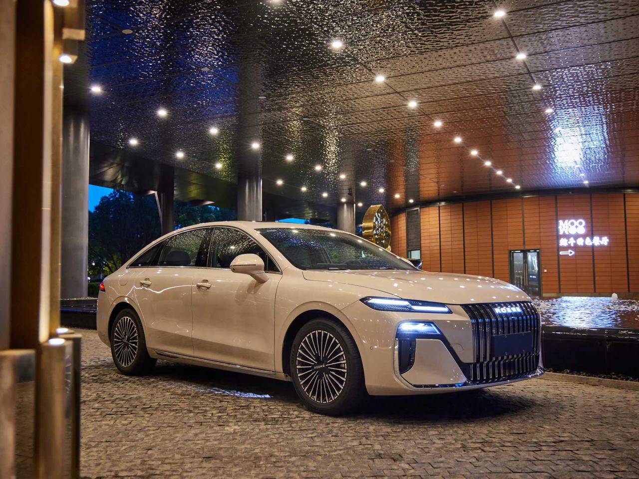 昨晚熬夜看了国少队4-0大胜孟加拉国的比赛，这群小伙子们的高位逼抢和团队配合简直