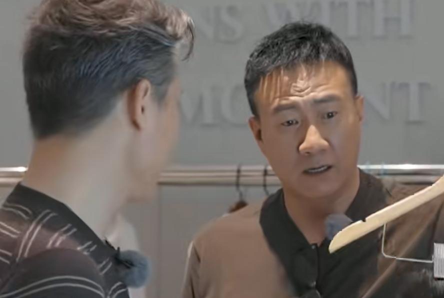 这个搞笑名场面出自2026年8月21日上线的综艺节目《大哥小助理》第二期。
当时