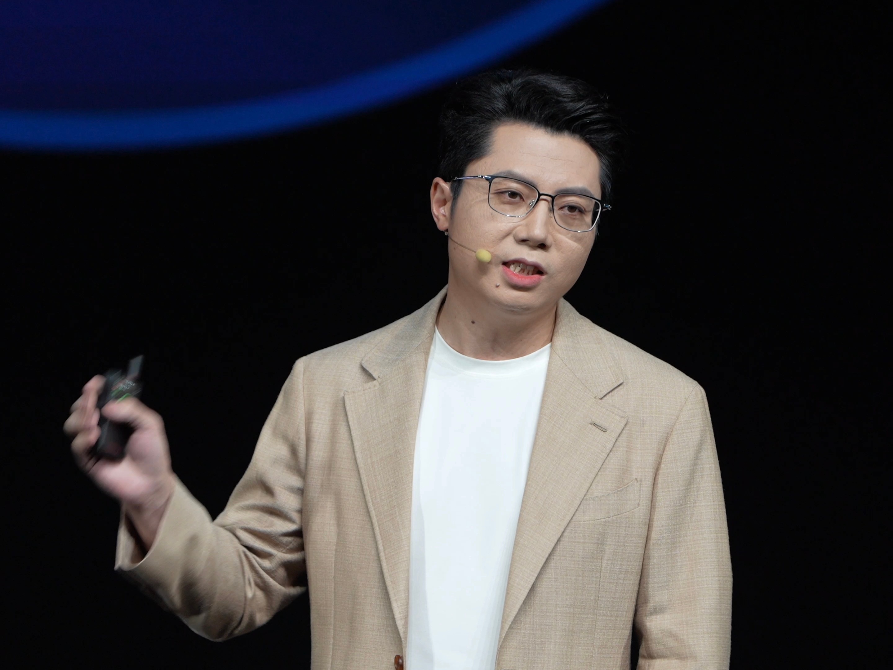 一加15T第一次距离这么近