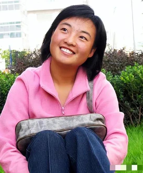 1999年，张艺谋捧红了农村女孩魏敏芝，拍完戏后，魏敏芝想当明星，张艺谋却不同意