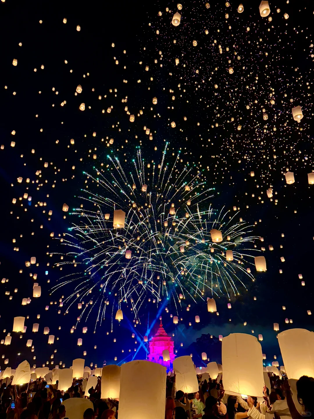 这才是Live图的意义‼️三千明灯花满城