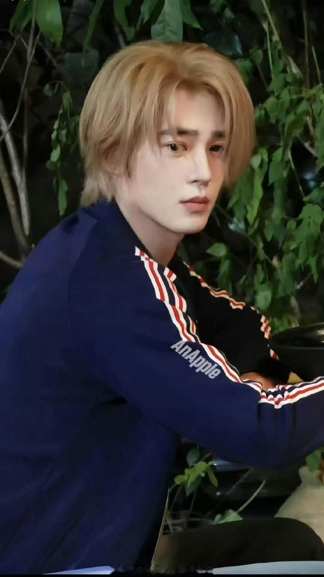 于适猎心黄发路透 ​​​谁懂这个于适有多权威！！！完全漫撕男！ ​​​