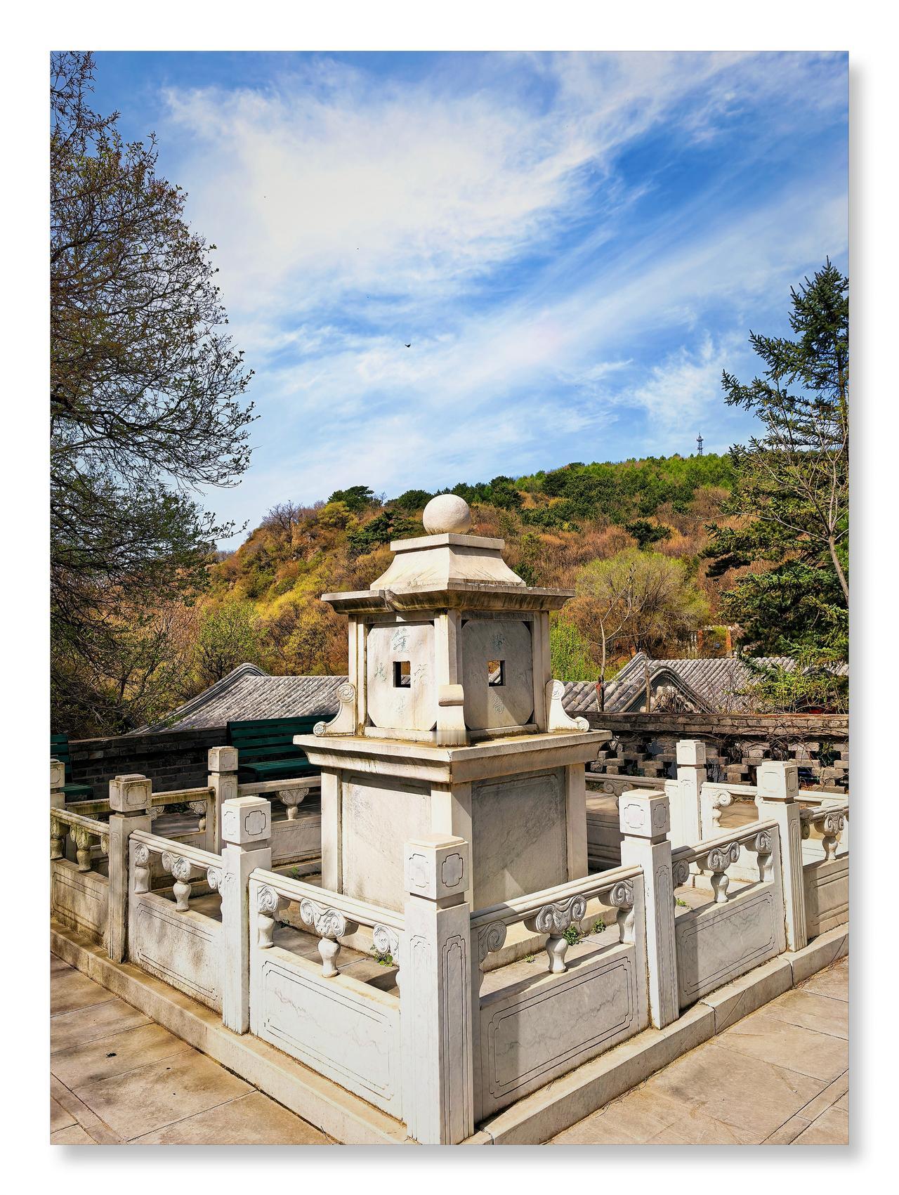 分享一张最近随手拍的照片北京妙峰山古寺山色