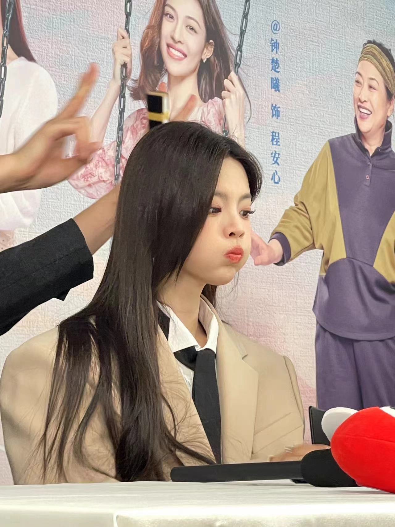 #杨超越嘟嘴好可爱# 果然杨超越就是大家心中甜妹天花板！镜头捕捉到的甜美瞬间让我