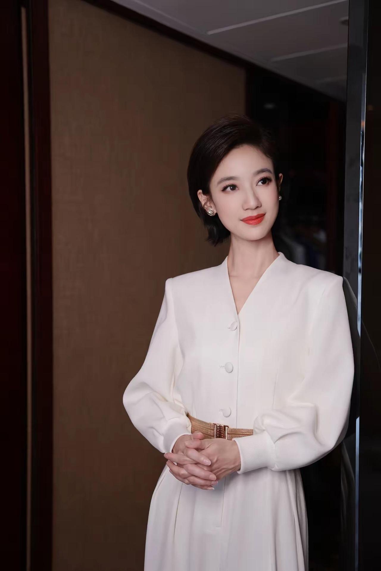 准备出发去现场啦～李杨薇第33届金鹰奖 第33届金鹰奖 颁奖典礼 出发图 金鹰奖