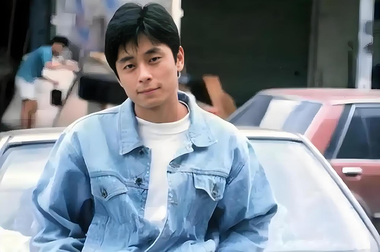 王杰炮轰张学友“不专业”三根手指拿麦也能当歌神？当年要不是我写歌，他早被香港乐坛