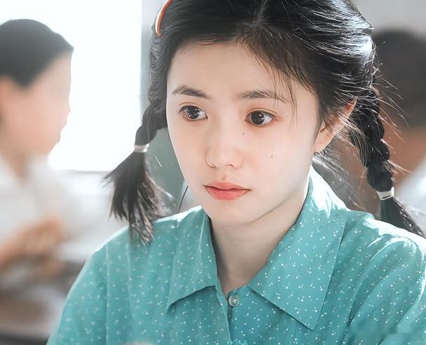 为什么一定要是大女主呢 没人悉心呵护引导的童年，让忆秦娥养成畏缩内敛的性格，被刁