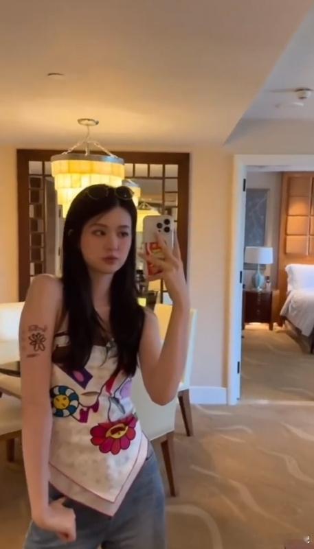 乔欣看GD演唱会，状态超有代入感！优雅女星秒变疯狂迷妹，权志龙一开场就“破功”，