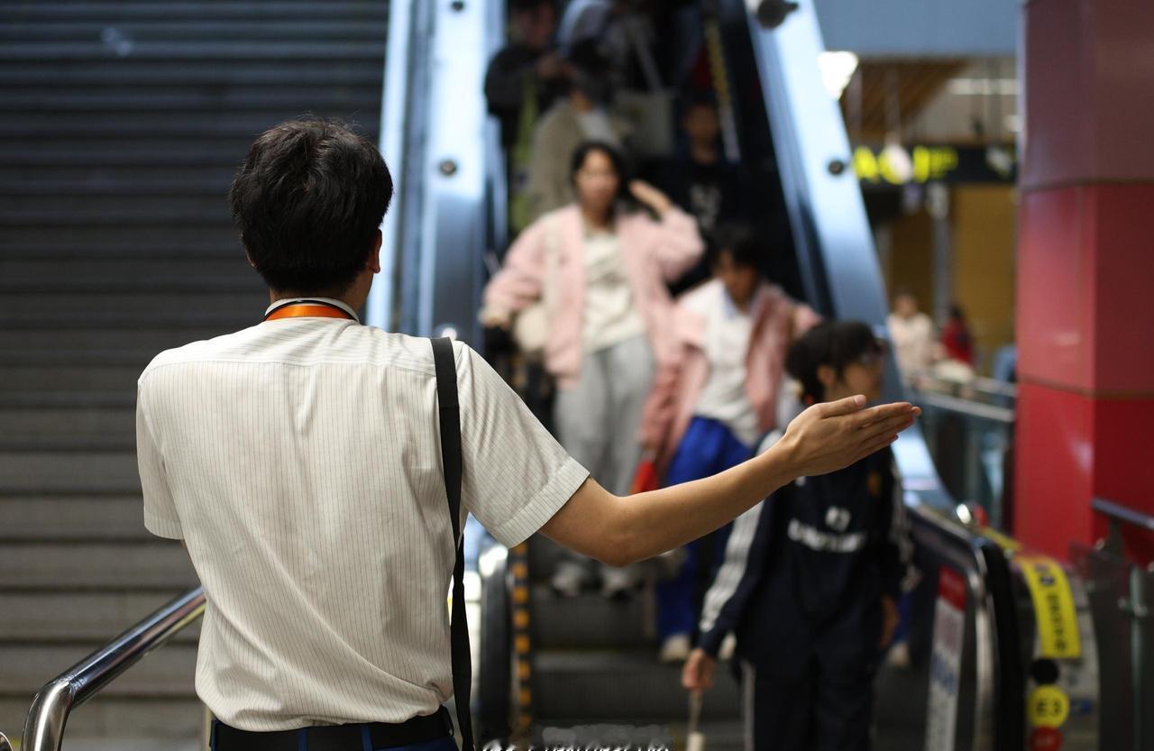 我们不只运送乘客，更守护每一程安心。