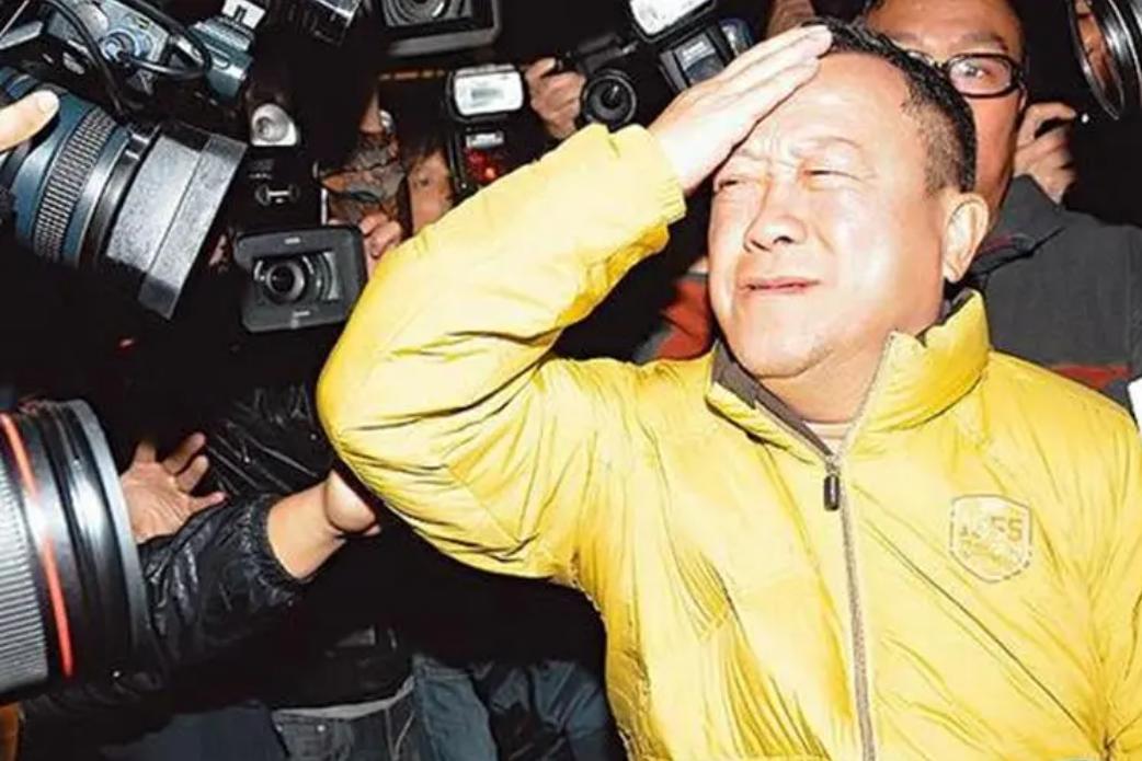 2001年，曾志伟刚从酒吧出来，就被几名壮汉狠揍了一顿。送医后，他被缝了29针，