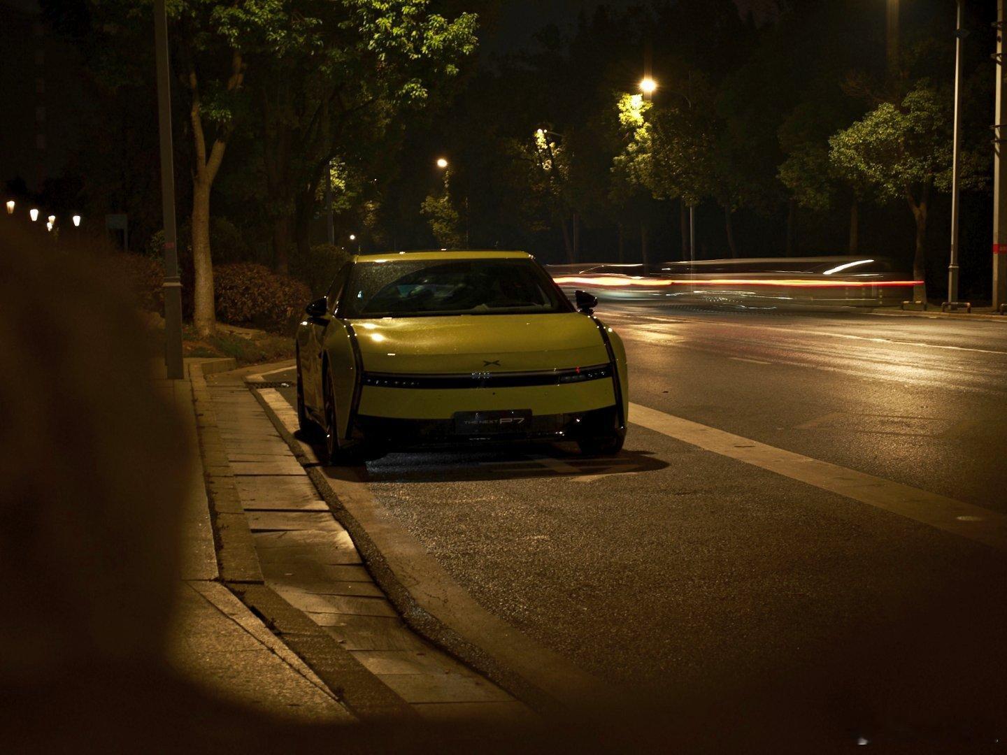 G'nit！惊人的回头率！我还以为本市只有这一台，没想到三天看见三台，2台银色，