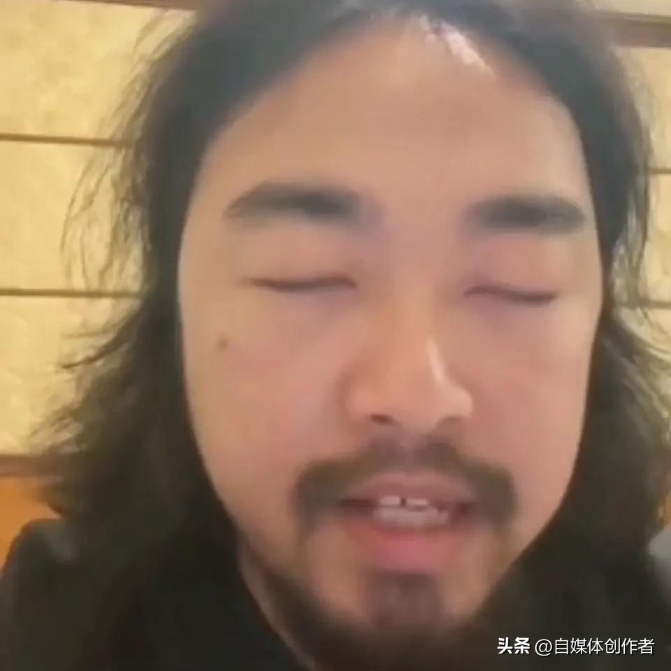 两日亏空五十万，网红删炒股软件道出万千散户隐痛
 
五十万资金两日凭空蒸发，坐拥