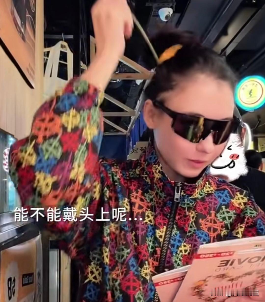 这一波操作，
真是无声胜有声

前脚谢贤那个前女友才出来爆猛料，说当年谢霆锋结婚