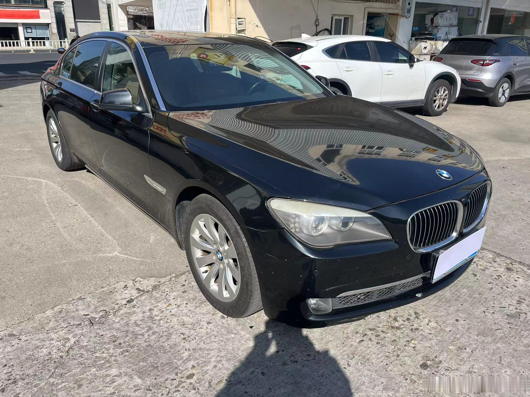 11年9月 宝马730Li 一手车 车况极品 内外崭新 保险年审到明年 价格4.