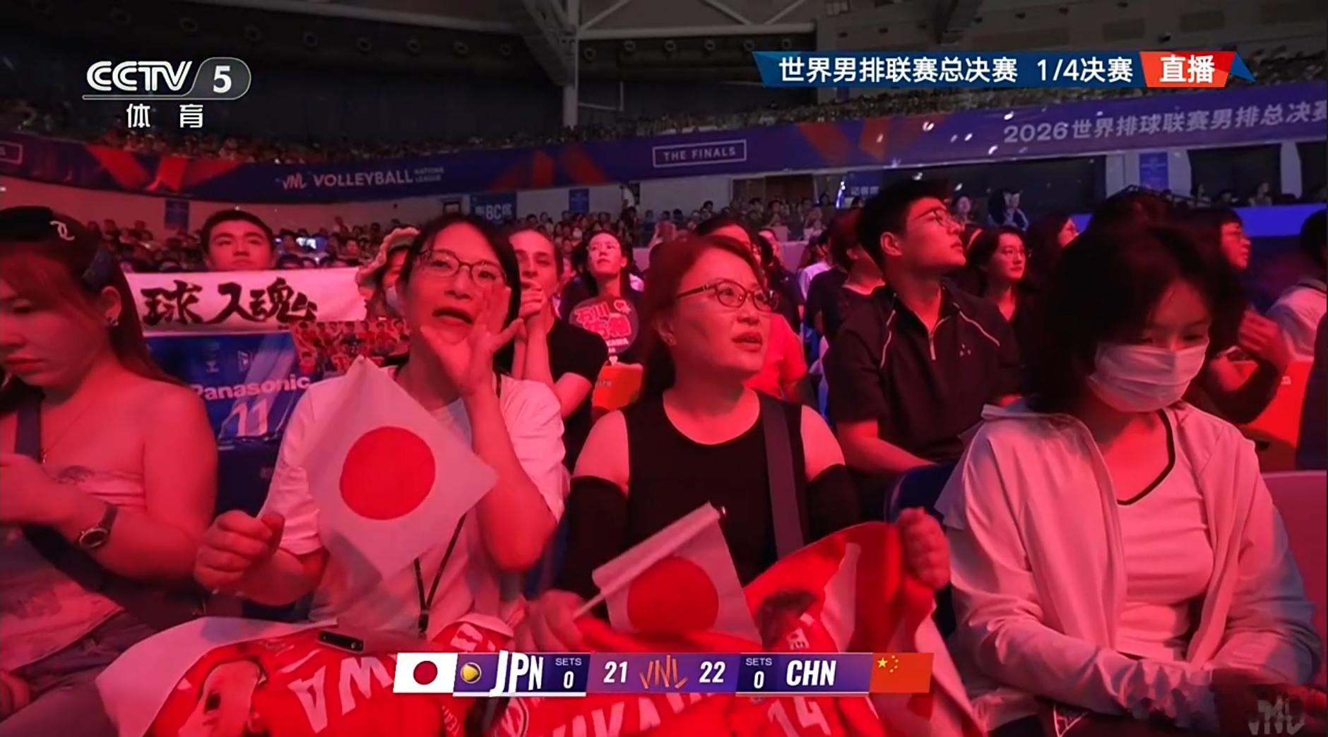 不是在咱主场吗？咋那么多本子球迷的特写…… 抗议！！！中国男排vs日本男排