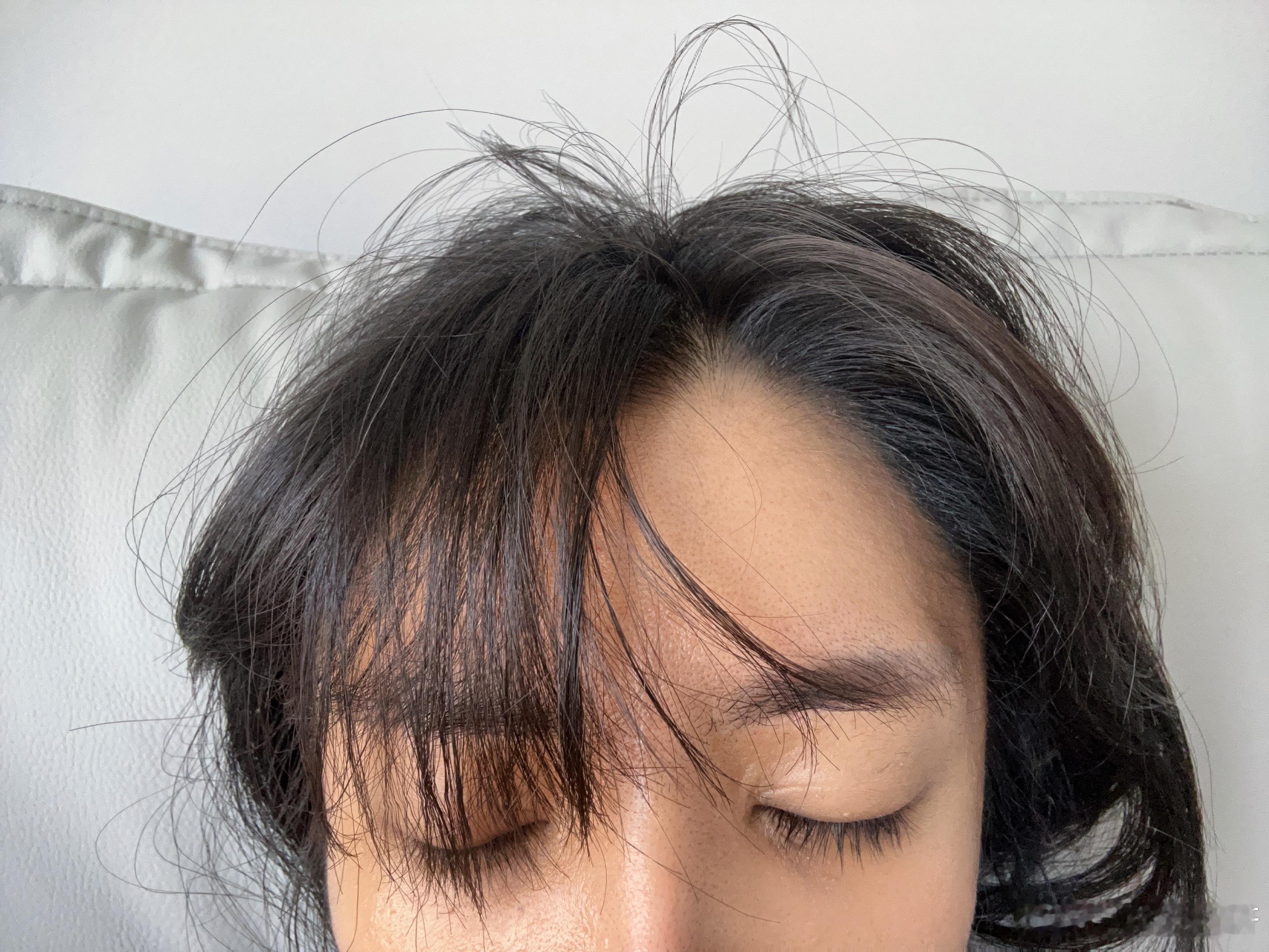 剪刘海一定要深思熟虑。。。。。因为不想有刘海了就要经历痛苦的尴尬期，不是怕丑，是