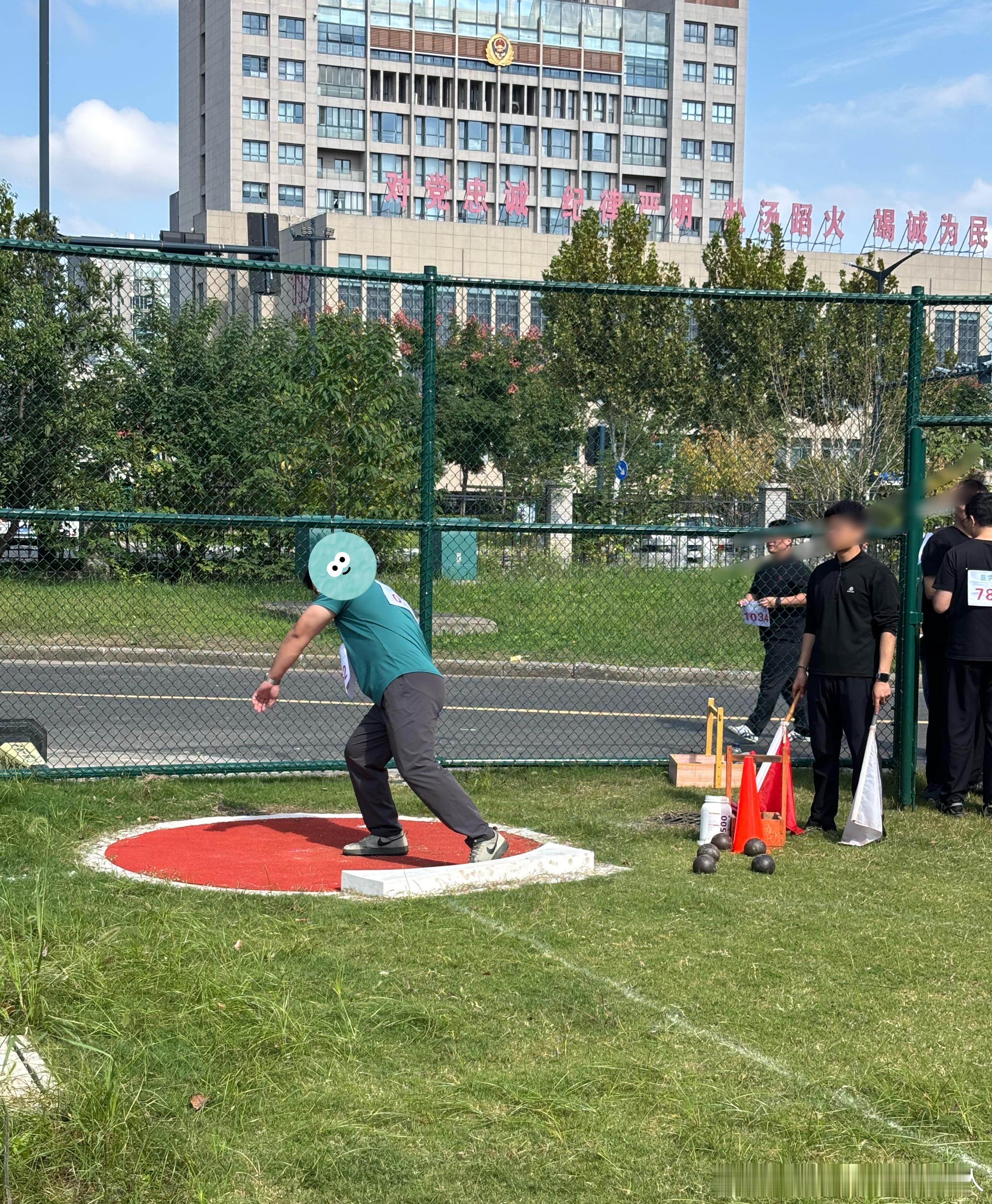 前八也不错，姿势很标准。[哈哈] ​​​