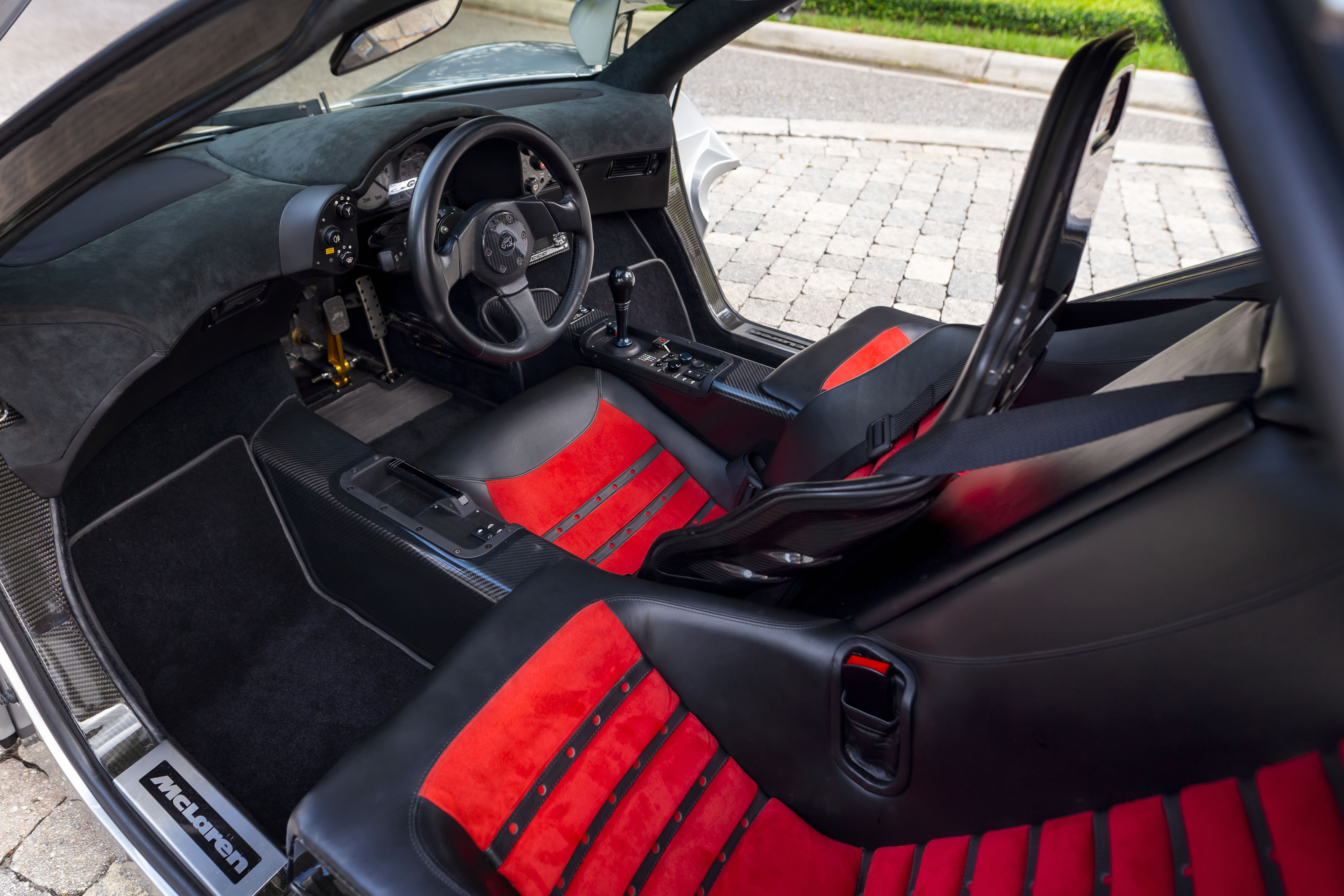 Mclaren F1#迈凯伦##汽车# 三座其实挺科学的…分辨率：4000 ​​