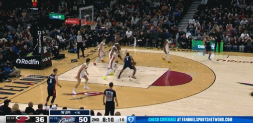 哈登现在的状态，就是铁的时候可能连续铁几个，好的时候也是连进好几个！
第二节8分