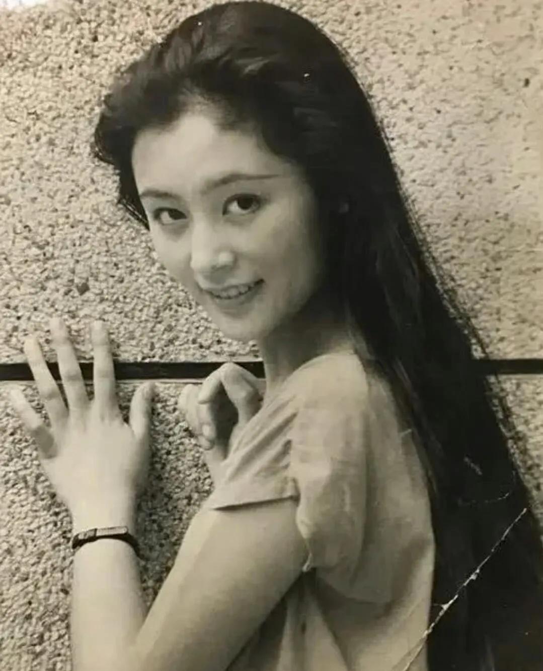 陈红确实美，从少年到青年。