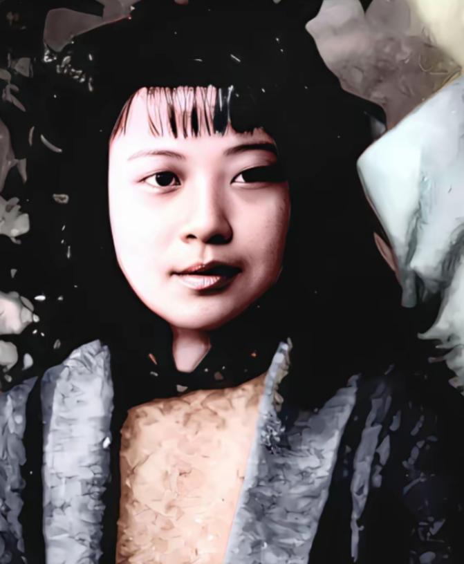 1963年，陈广胜当了师长，听说老家那个拜过堂的媳妇秀兰还在，一个人拉扯着他走时