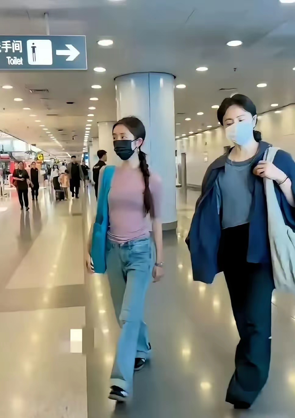 黄多多这体态真好，这臂展，腕线都过档了，适合练舞吧 ​​​