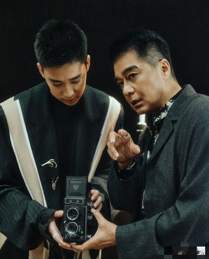 何晴的儿子，
许何说：
大家不要为我难过，很庆幸我很幸福。
​妈妈虽走了，但她留