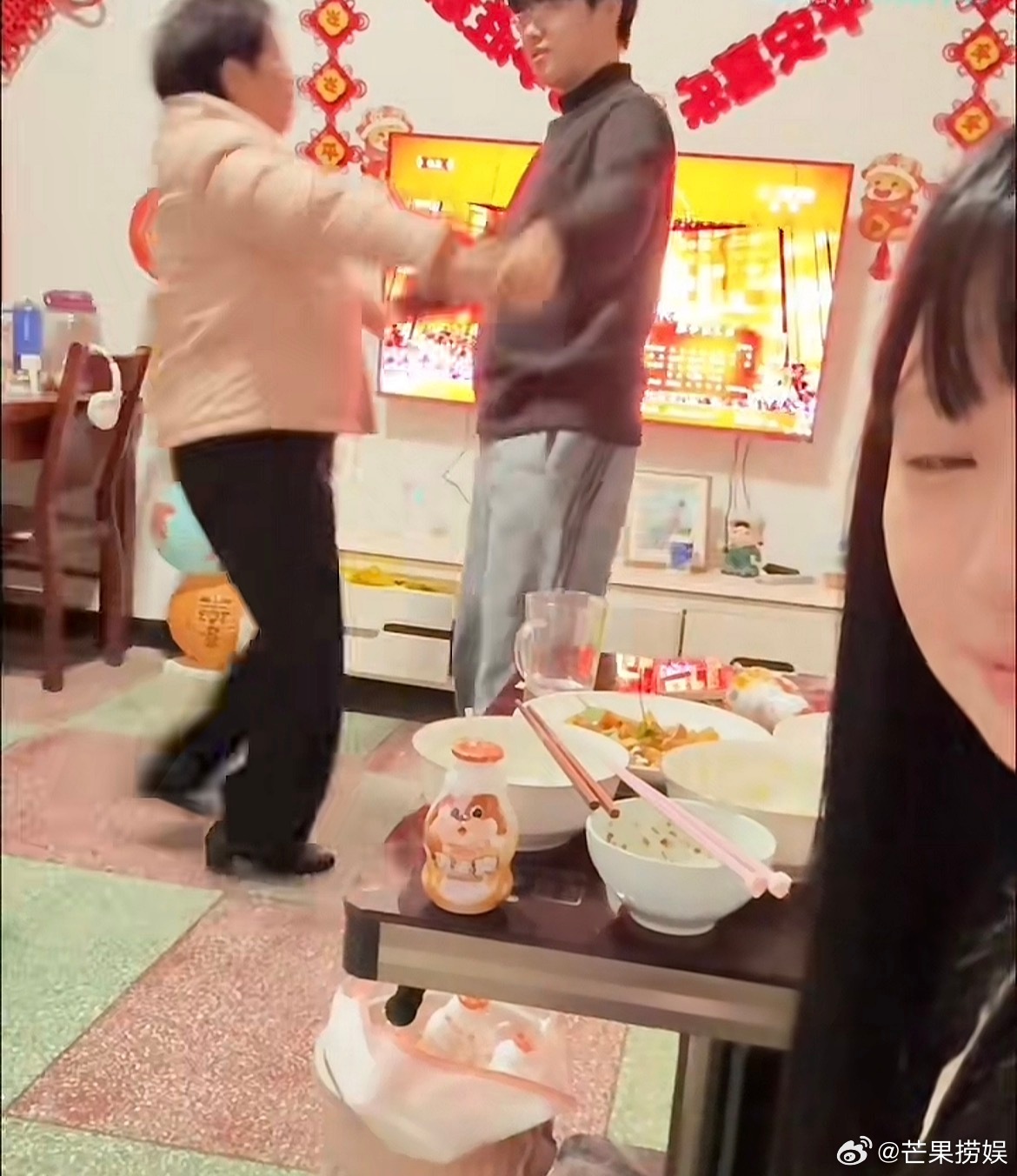 00后办事你就闹心吧年轻是福，要给年轻人试错的机会，00后有的是方法和精力，多听