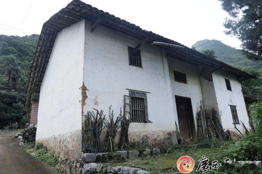 广西壮族自治区桂林市平乐县沙子镇芦笛桥村，这里有王虹家的老宅。 