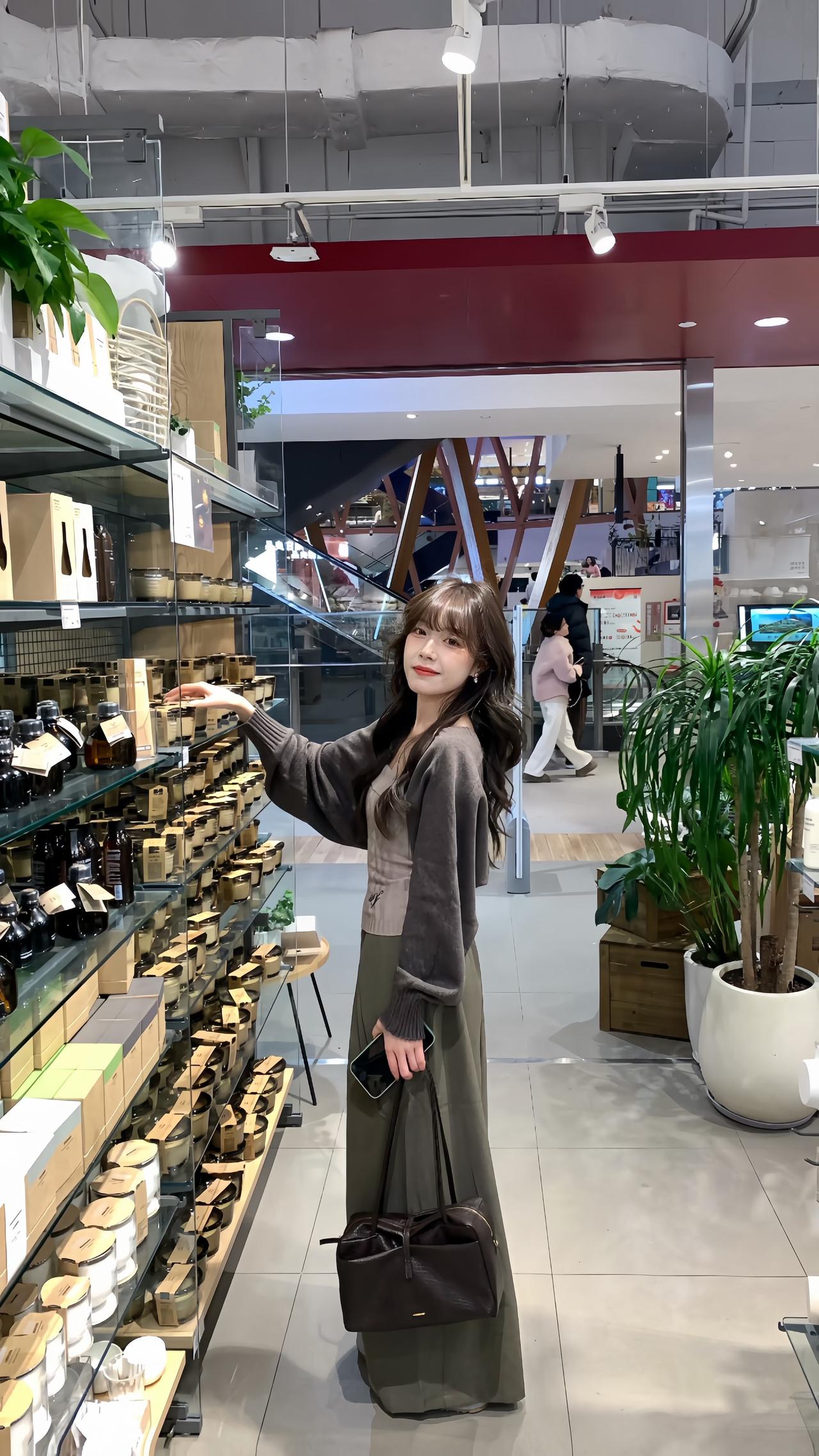 温柔气质穿搭公式｜低饱和大地色系+松弛感版型

韩系松弛感穿搭 过年显贵穿搭我悟