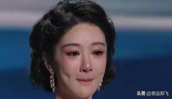 杨紫说
感谢剧组没有嫌弃自己个子低
更加感谢谢编剧把她这个“圆滚滚的姑娘✍🏻活