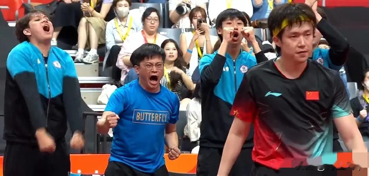 中国台北男乒主教练王翊泽尴尬了！
亚运会男团半决赛王楚钦在2:0领先的情况下被林