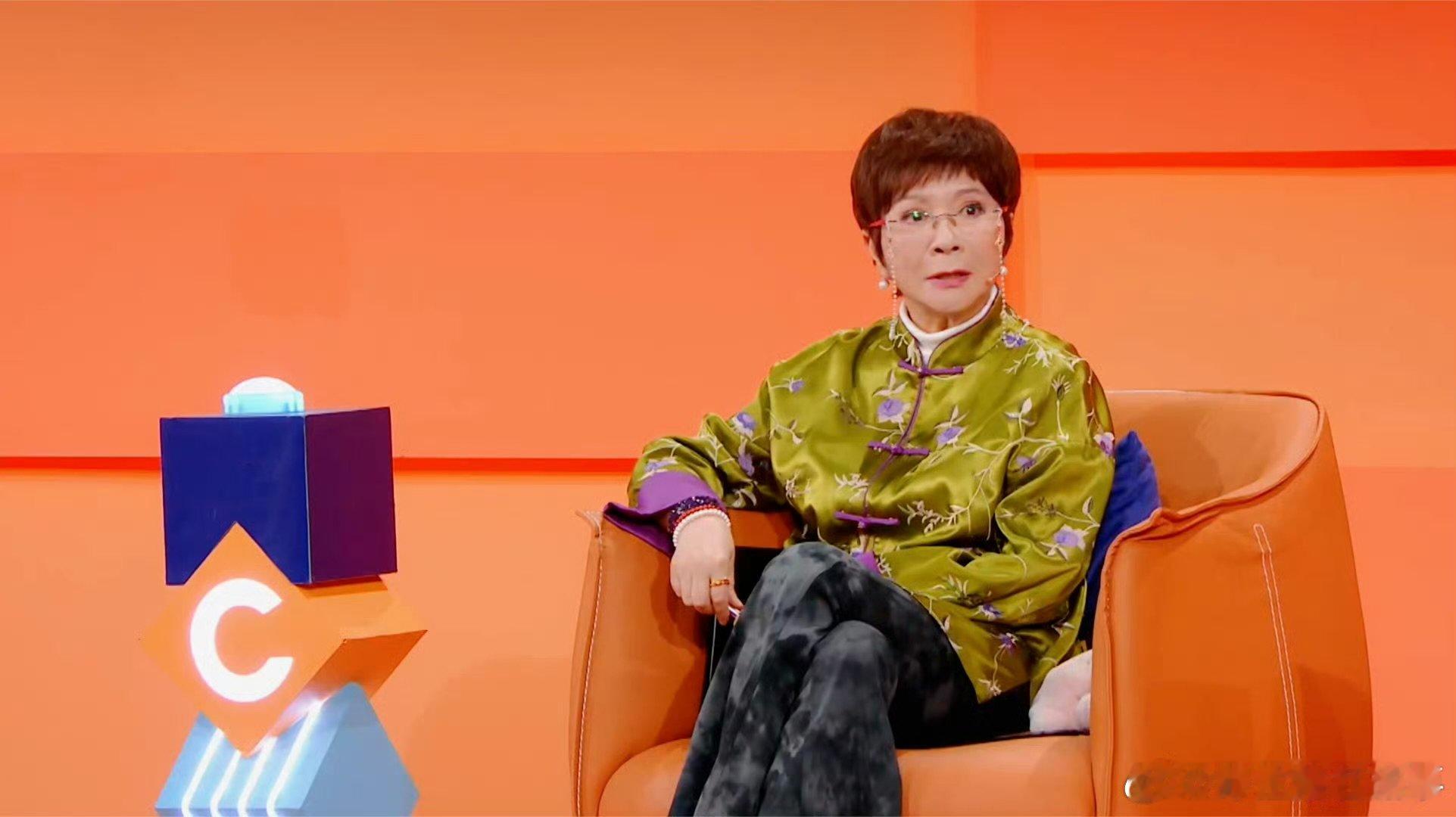 蔡明实名冲浪0人相信笑有新生 实名上网的蔡明老师，硬是活成了网友眼里的“高仿号”