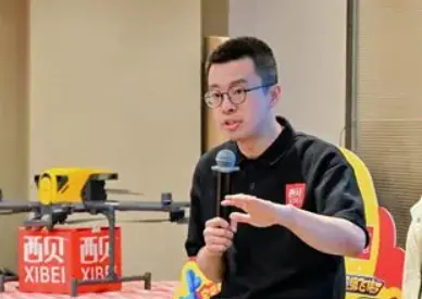 【#西贝公关副总裁宋宣已离职# 】界面新闻获悉西贝公关副总裁宋宣已离职。西贝餐饮