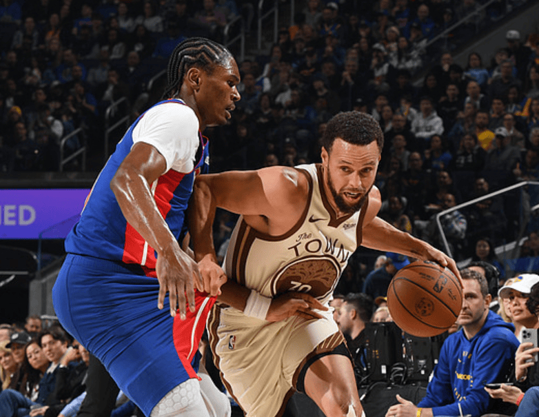 库里经核磁共振检查，确诊“右膝髌股关节疼痛综合征”，就是俗称的 “跑步膝”（在跑