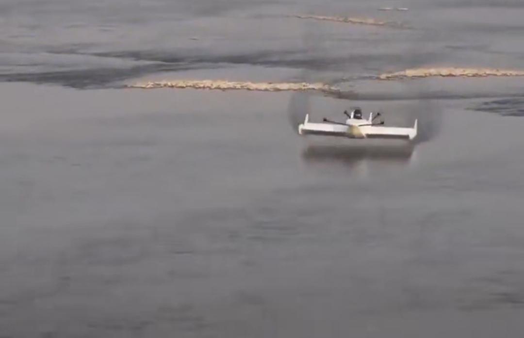 江西小伙制造出地郊分行器，可贴地贴海飞行，这可厉害了！关键是，这个很适用。
贴海