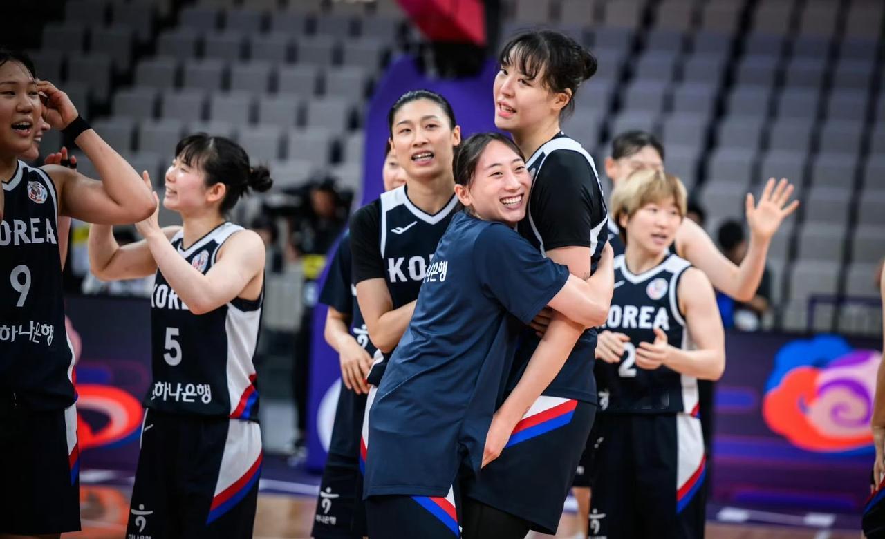 亚洲杯女篮半决赛，澳大利亚女篮86:73力克韩国。
亚洲杯女篮半决赛，澳大利亚女
