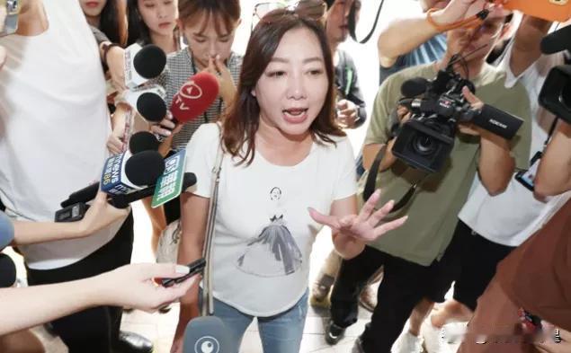 “台岛民众党宜兰主委”陈琬惠今天表示，最新网络调查显示，台独“民进党”被负面评论