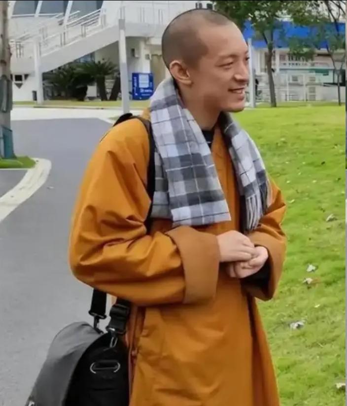 北大数学天才柳智宇出家12年后还俗。他留下了一句让无数人沉默的话：“寺庙里的人际