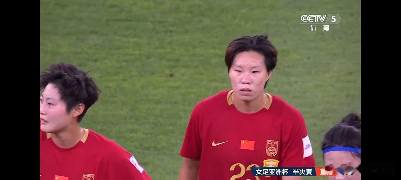 中国女足对阵澳大利亚女足。上半场，富德率先破门，张琳艳利用澳大利亚女足后防失误造